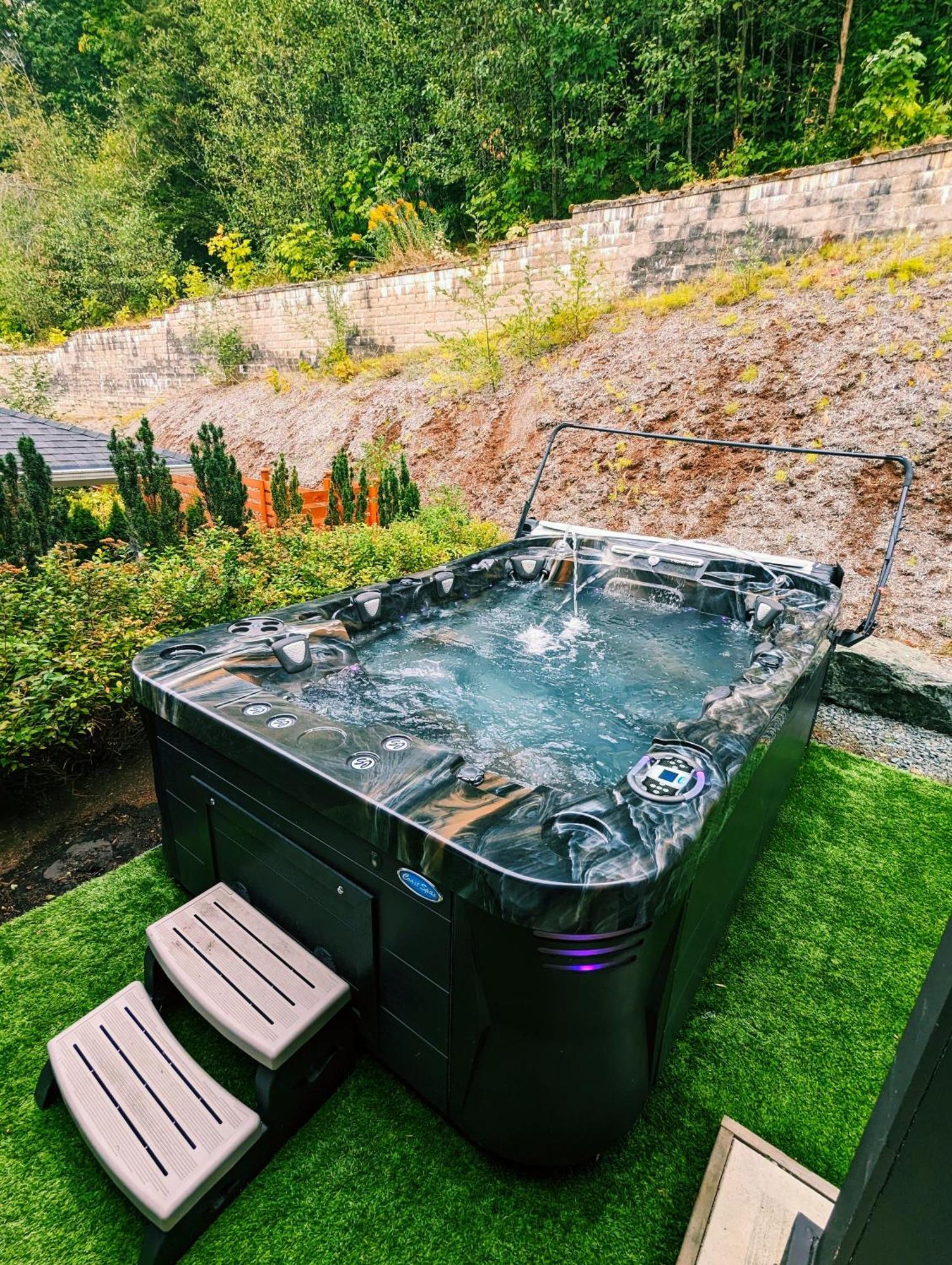 Villa Mountain Retreat With Views, Hot Tub, Games & Ac Chilliwack Esterno foto
