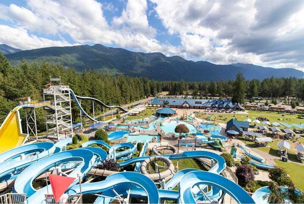 Villa Mountain Retreat With Views, Hot Tub, Games & Ac Chilliwack Esterno foto