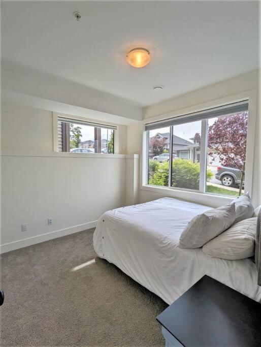 Villa Mountain Retreat With Views, Hot Tub, Games & Ac Chilliwack Esterno foto