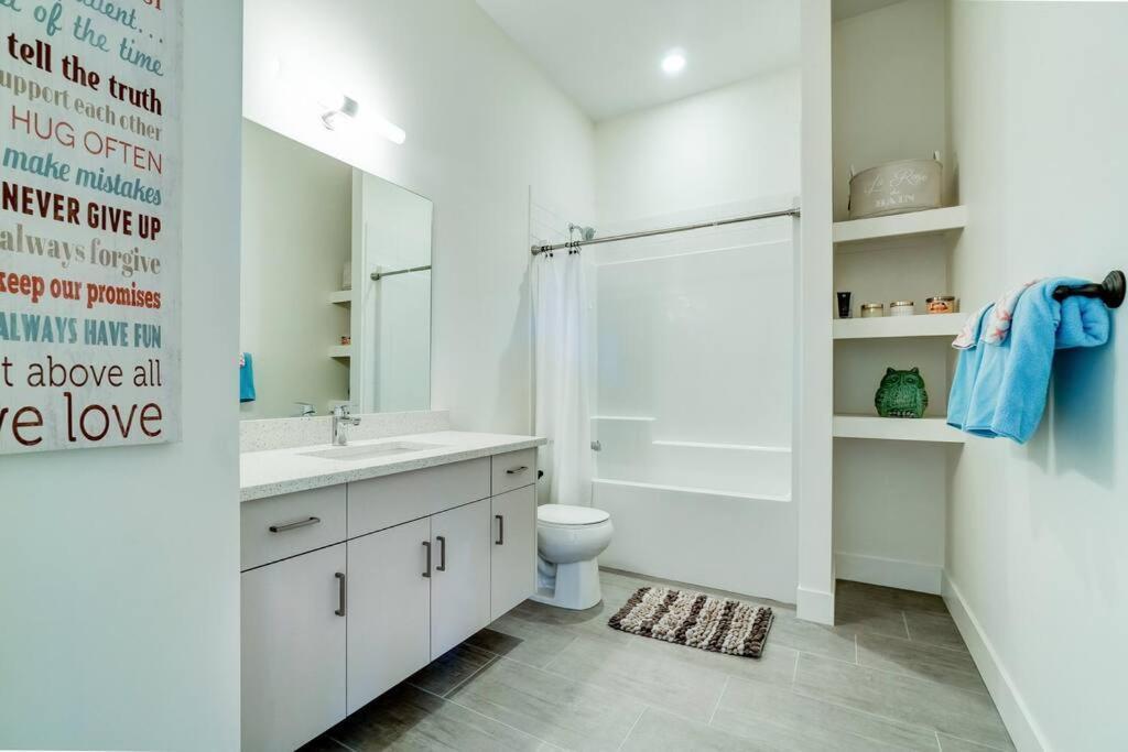 Villa Mountain Retreat With Views, Hot Tub, Games & Ac Chilliwack Esterno foto