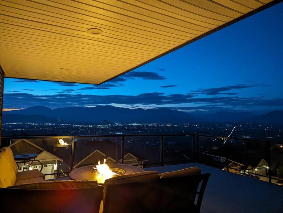 Villa Mountain Retreat With Views, Hot Tub, Games & Ac Chilliwack Esterno foto