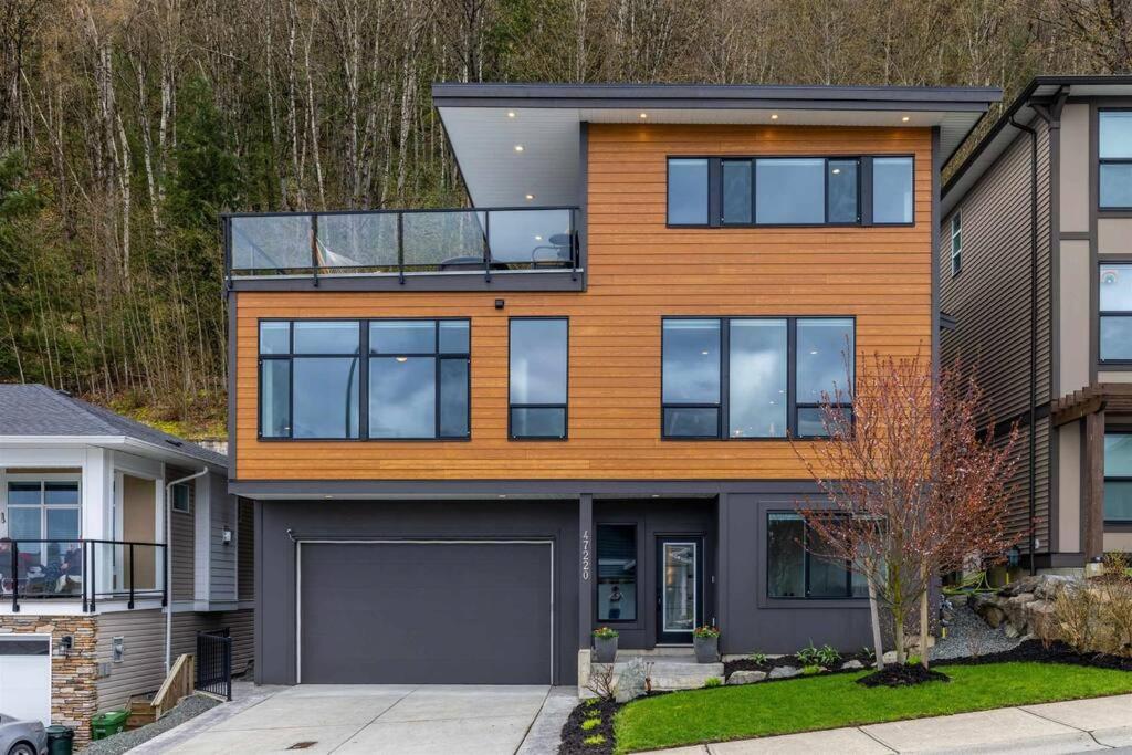 Villa Mountain Retreat With Views, Hot Tub, Games & Ac Chilliwack Esterno foto