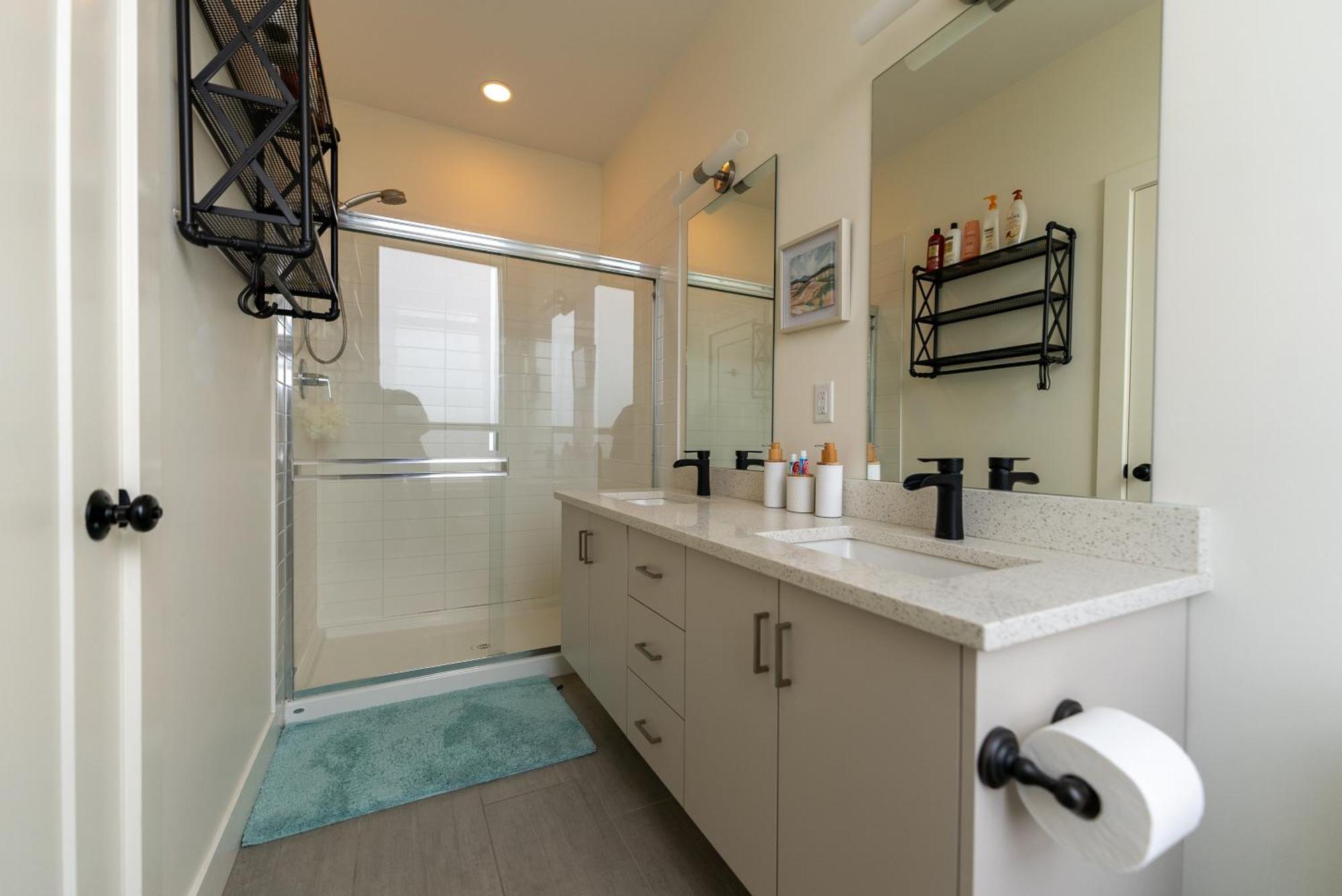 Villa Mountain Retreat With Views, Hot Tub, Games & Ac Chilliwack Esterno foto