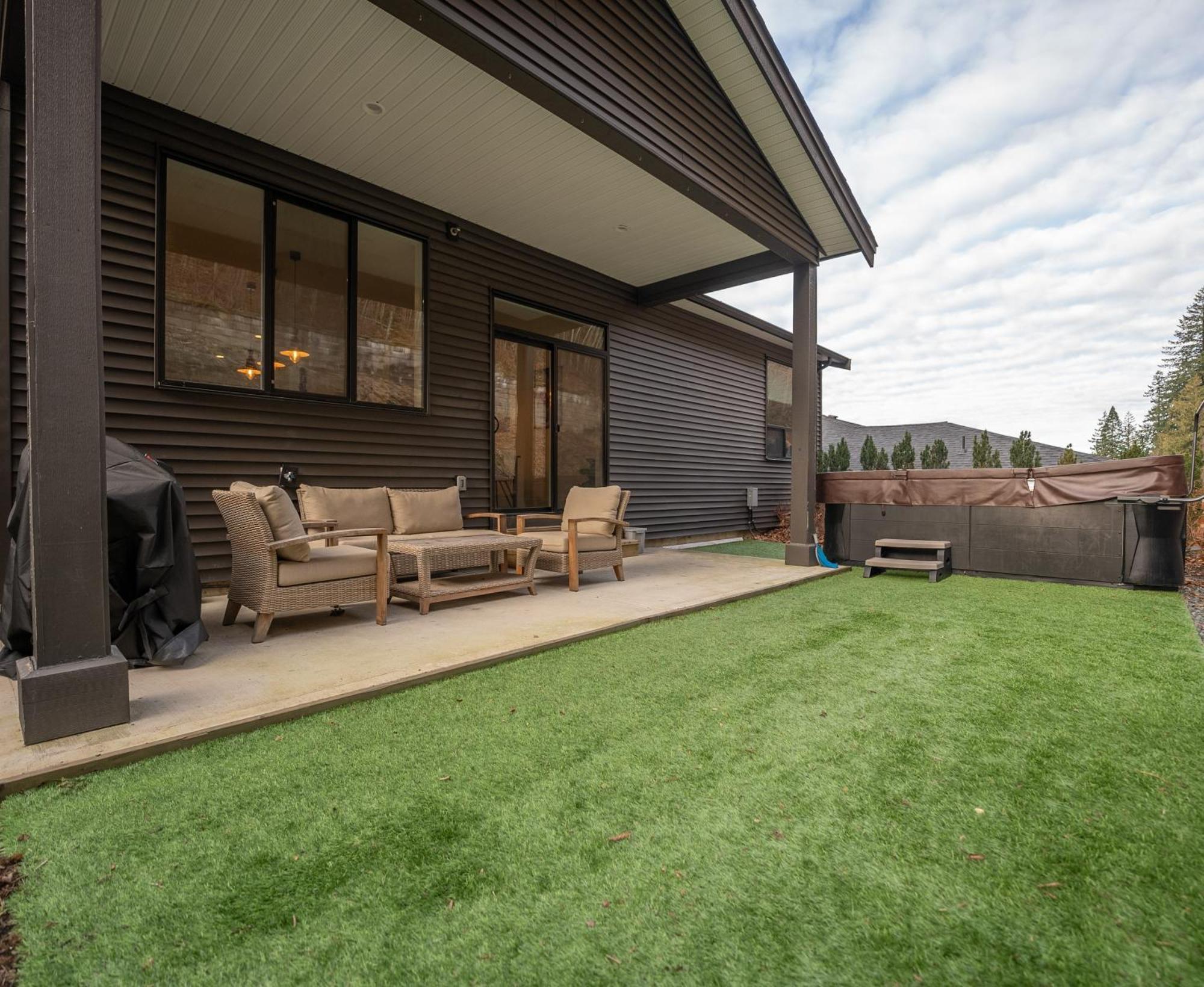 Villa Mountain Retreat With Views, Hot Tub, Games & Ac Chilliwack Esterno foto
